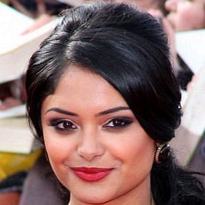 who is Afshan Azad dating
