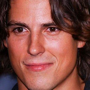 who is Sean Faris dating