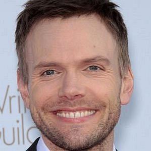who is Joel McHale dating