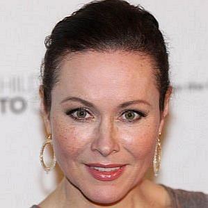 who is Amanda Mealing dating