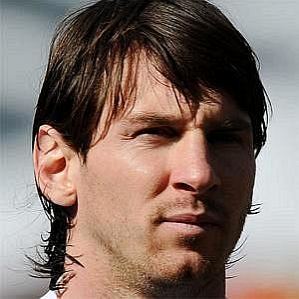 who is Lionel Messi dating