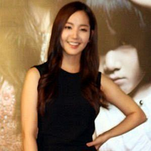 Park Min-young profile photo