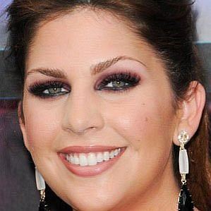 who is Hillary Scott dating