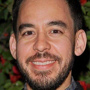 who is Mike Shinoda dating