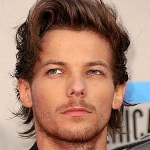 who is Louis Tomlinson dating