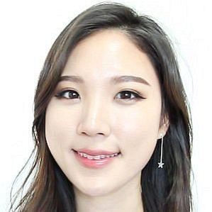 Liah Yoo profile photo
